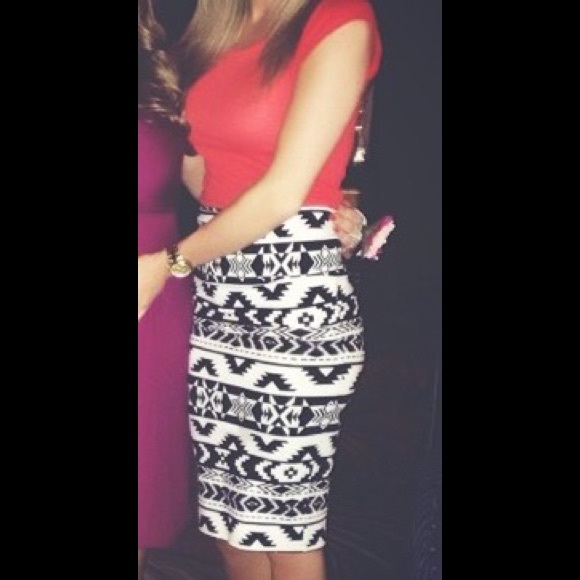 EXPRESS Aztec Print Black White Knit Pencil Skirt - Picture 3 of 6